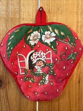 VINTAGE Strawberry Shortcake Pot Holder Hot Pad. American Greetings 1980 Kitchen